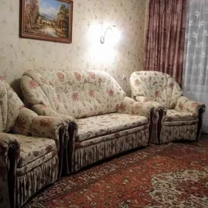 Продаётся мягкий уголок (диван + 2 кресла)