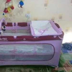 Продам манеж-кроватку красно-розового цвета
