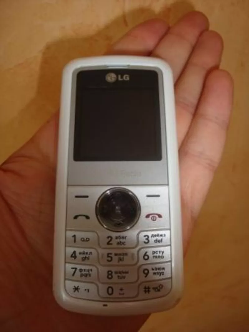 Продаю мобильный телефон LG KP105  